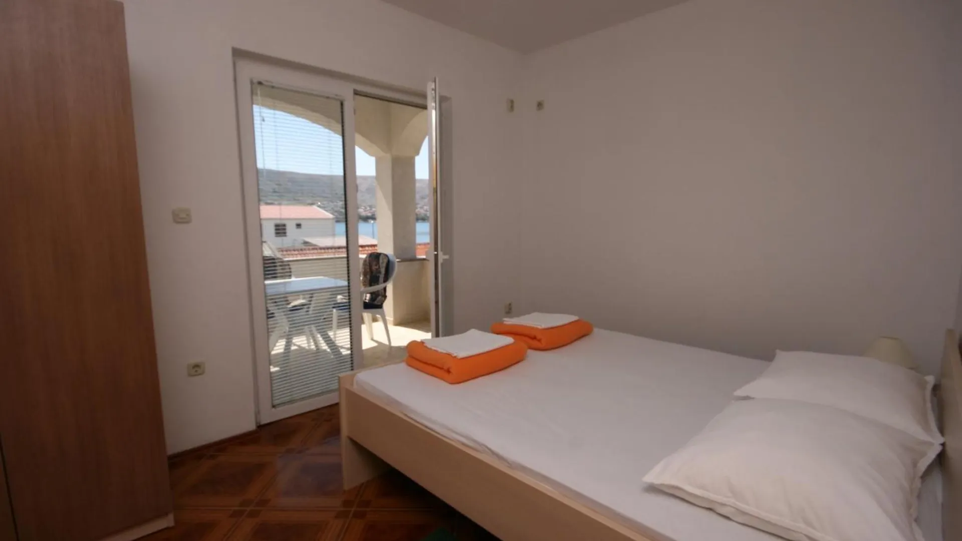 Apartments And Rooms By The Sea Pag - 6311 Gasthof