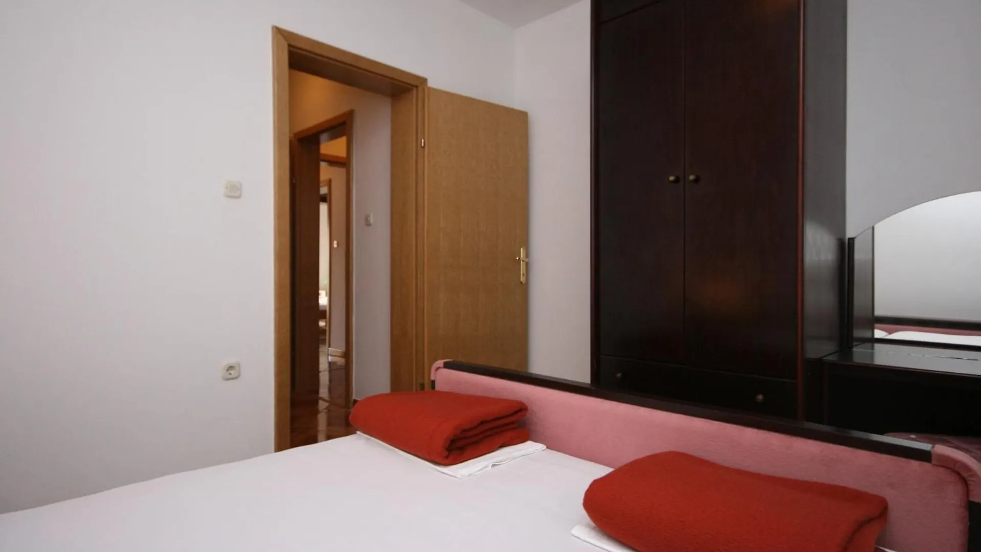 Apartments And Rooms By The Sea Pag - 6311 Pag Town