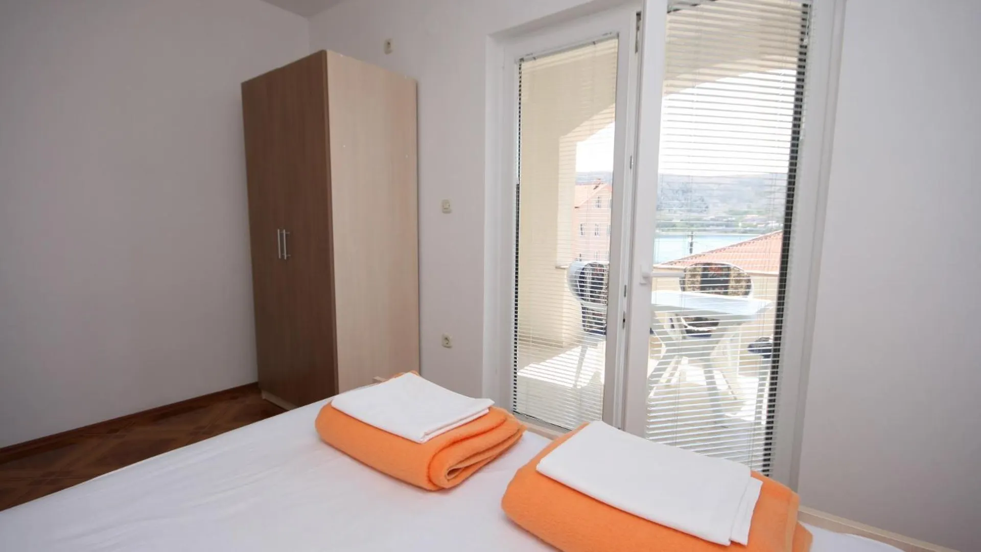 Apartments And Rooms By The Sea Pag - 6311 Kroatien