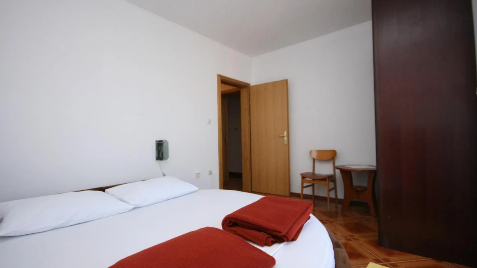 Gasthof Apartments And Rooms By The Sea Pag - 6311
