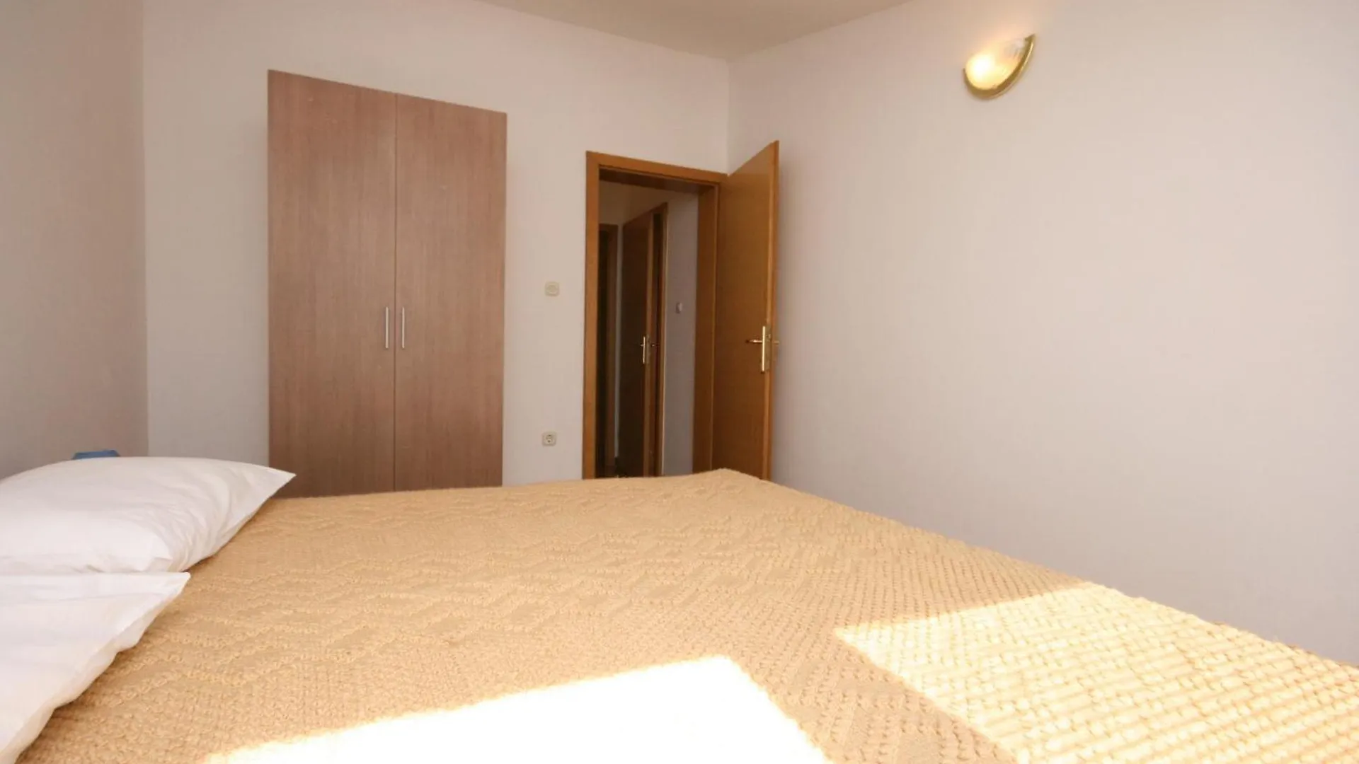 Gasthof Apartments And Rooms By The Sea Pag - 6311