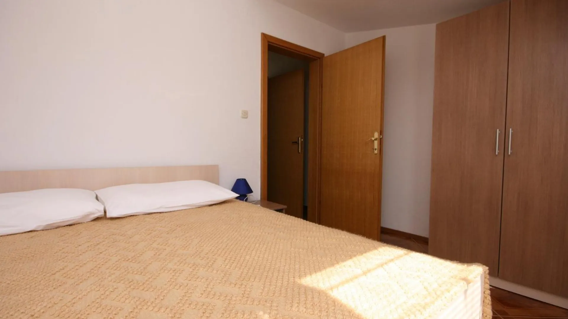 Apartments And Rooms By The Sea Pag - 6311 Gasthof
