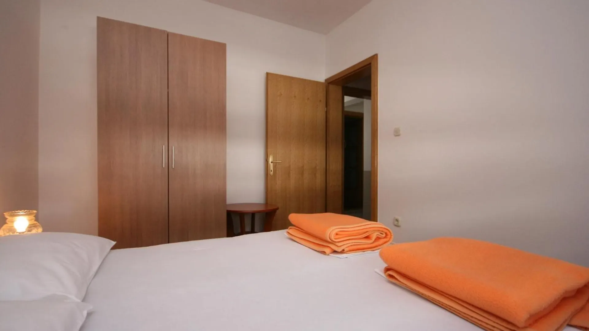 Apartments And Rooms By The Sea Pag - 6311 Kroatien