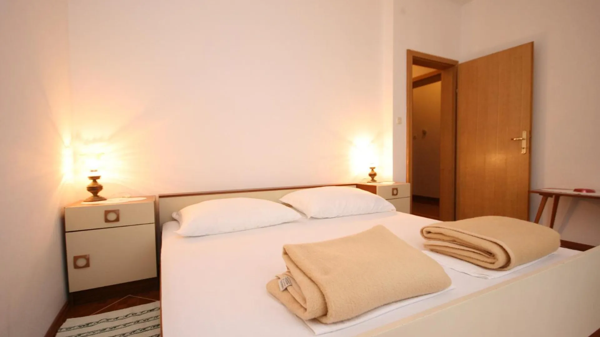 Apartments And Rooms By The Sea Pag - 6311 Pag Town 3*,