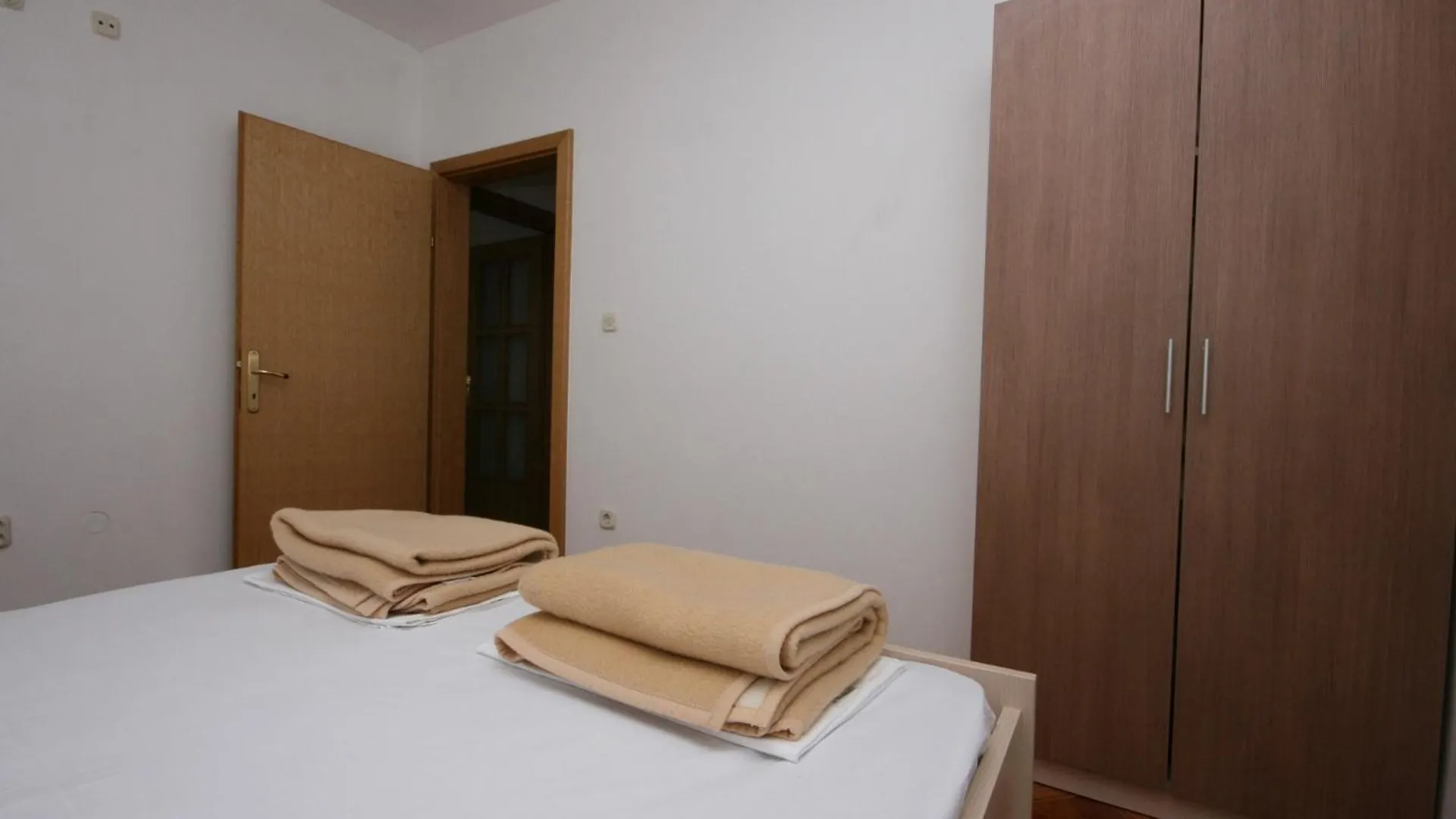 Apartments And Rooms By The Sea Pag - 6311 Pag Town 3*,